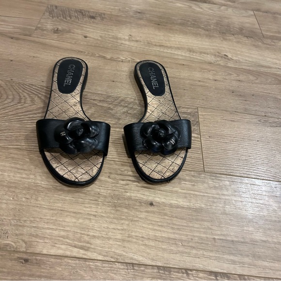 Chanel Black Leather Camellia Embellished CC Flat Sandals - Picture 3 of 6